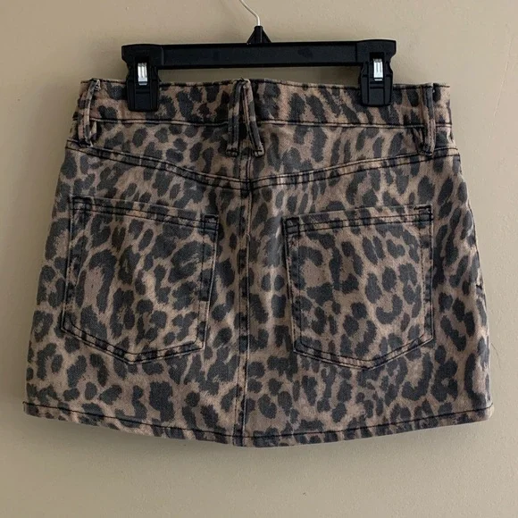 GOOD AMERICAN Good 90s Mini Skirt in Lucky Leopard001 - Size: 00/24 - Picture 7 of 7